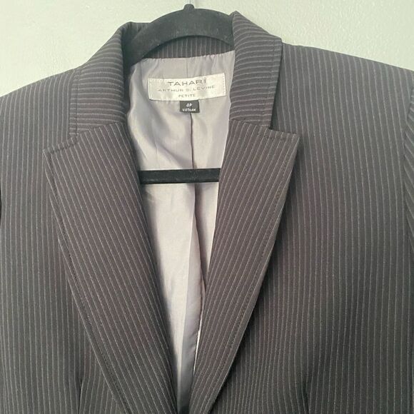 Tahari SZ 4P black pinstriped blazer / suit jacket - Picture 2 of 8